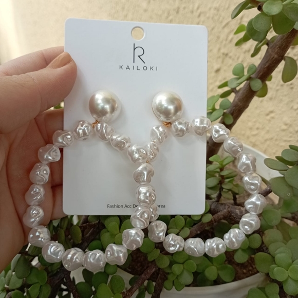 Pearlcore Statement Earrings - Picture 5 of 16